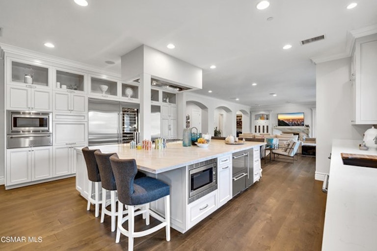 Photo 15 of 80 - 208 W Stafford Rd, Thousand Oaks, CA 91361