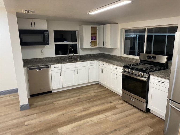 Photo 6 of 20 - 565 Pine St E, Mulberry, FL 33860