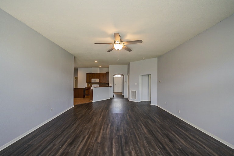 Photo 9 of 29 - 4115 Tree Mist Ct, Humble, TX 77346