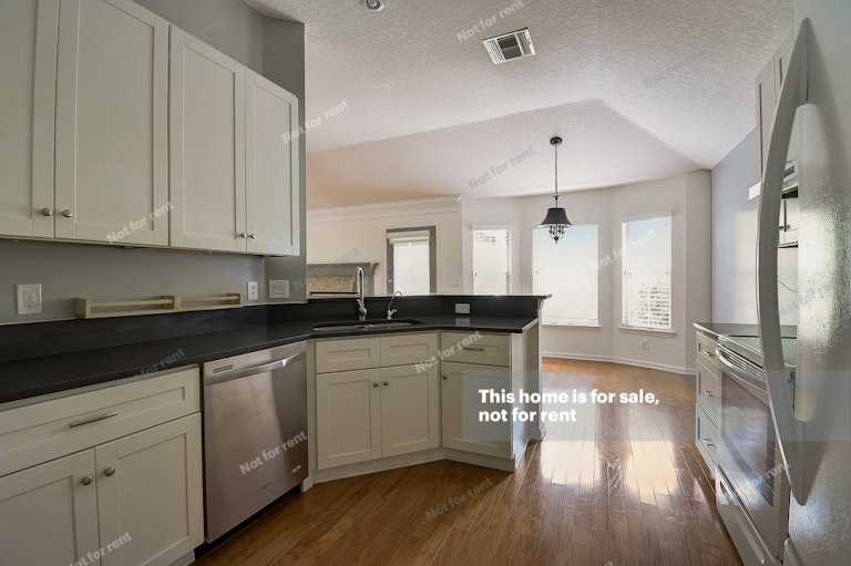 Photo 22 of 36 - 8560 Walden Glen Dr, Jacksonville, FL 32256