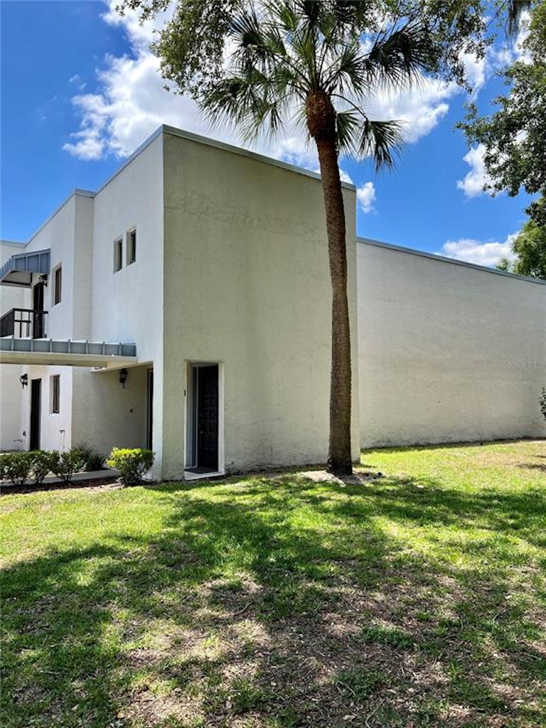 Photo 1 of 55 - 1823 Village Ct #1823, Mulberry, FL 33860