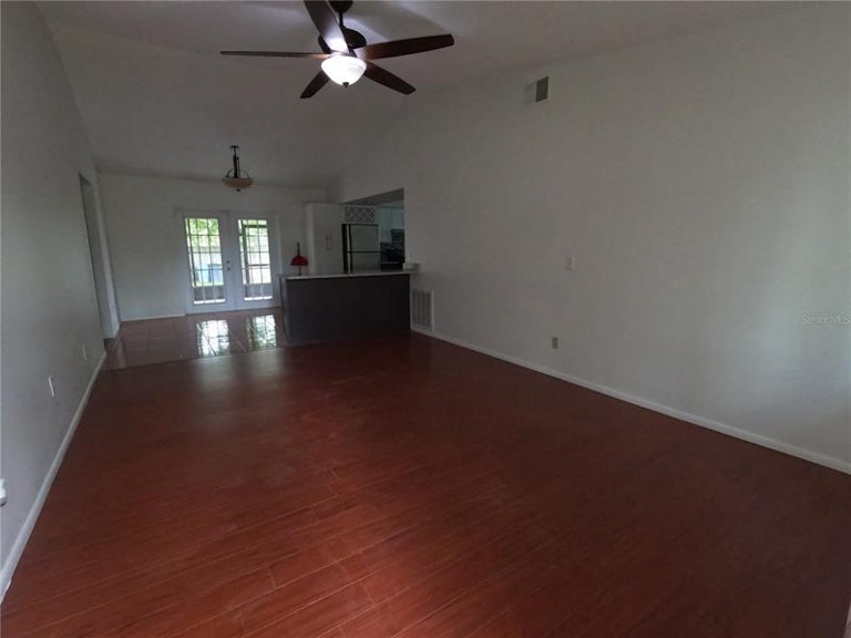 Photo 3 of 20 - 6840 43rd St N, Pinellas Park, FL 33781