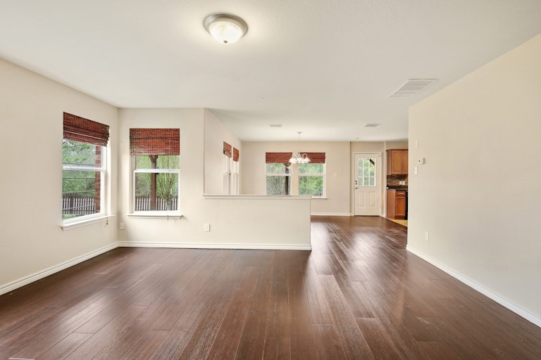 Photo 5 of 27 - 107 Southwestern Dr, Forney, TX 75126