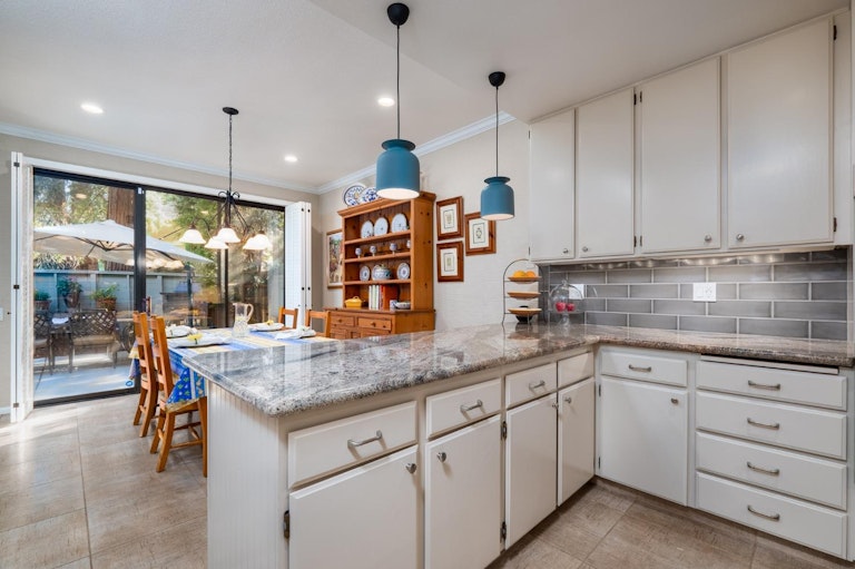 Photo 11 of 40 - 317 Wyndgate Rd, Sacramento, CA 95864