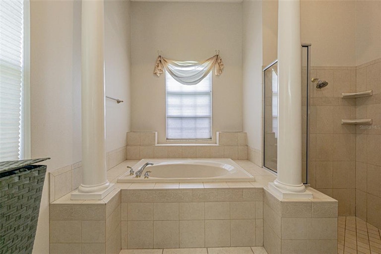 Photo 20 of 36 - 1462 Kensington Woods Dr, Lutz, FL 33549