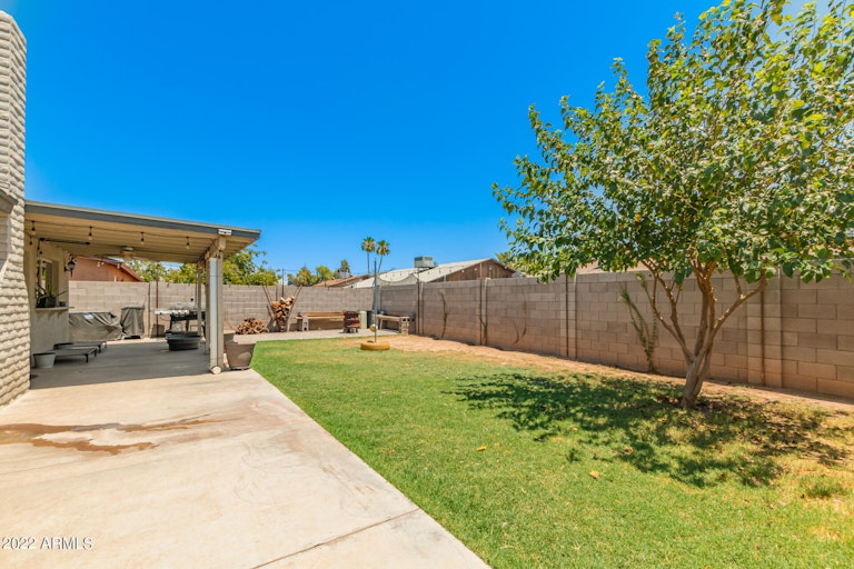 Photo 11 of 13 - 7623 W Heatherbrae Dr, Phoenix, AZ 85033