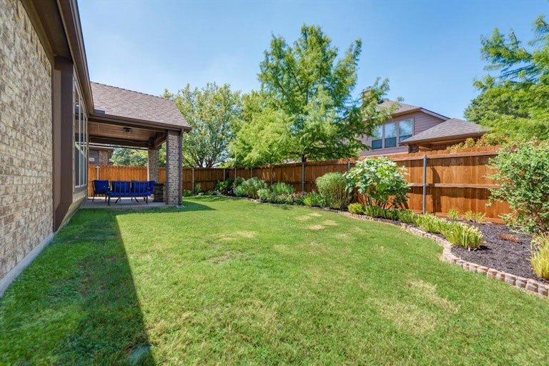 Photo 33 of 40 - 2701 Twinflower Dr, Fort Worth, TX 76244