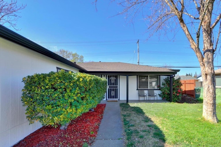 Photo 5 of 28 - 6235 Whitecliff Way, North Highlands, CA 95660