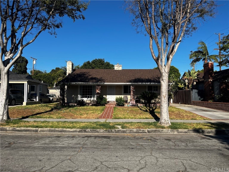 Photo 1 of 25 - 9630 Annetta Ave, South Gate, CA 90280