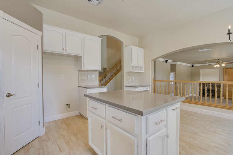 Photo 18 of 41 - 1400 Musgrave Dr, Roseville, CA 95747