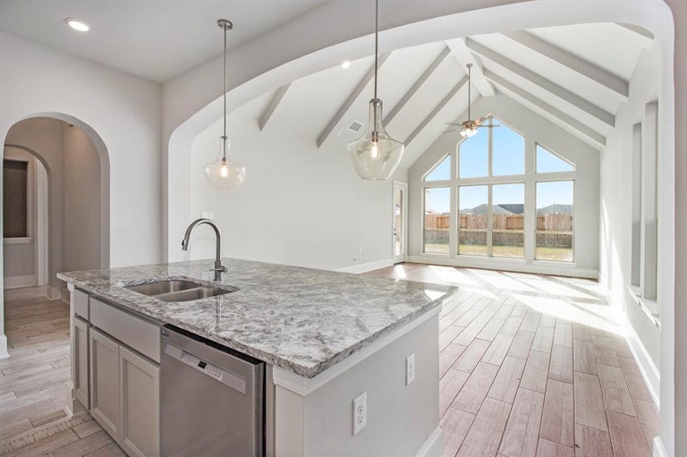Photo 6 of 27 - 6034 Lake Bridge Ln, Manvel, TX 77578