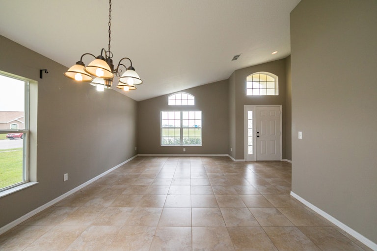 Photo 9 of 20 - 2545 Bobby Lee Ln, Saint Cloud, FL 34772