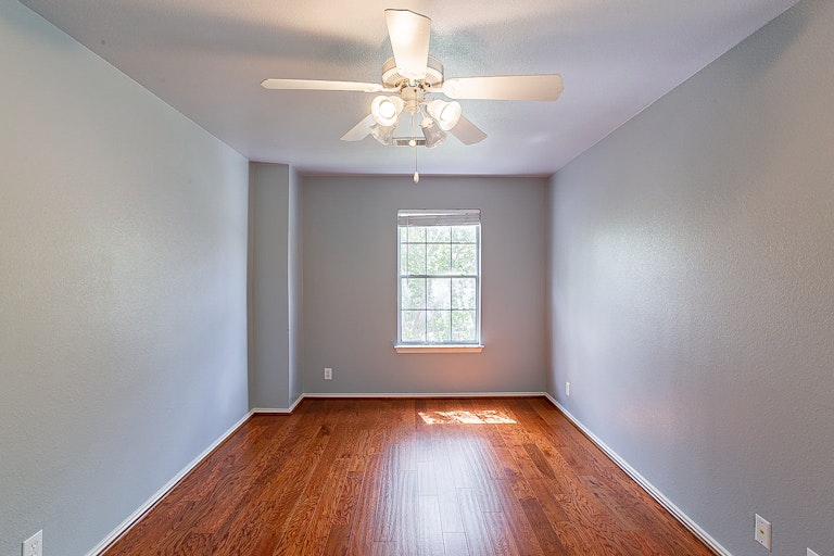 Photo 10 of 16 - 702 Claude W Black, San Antonio, TX 78203