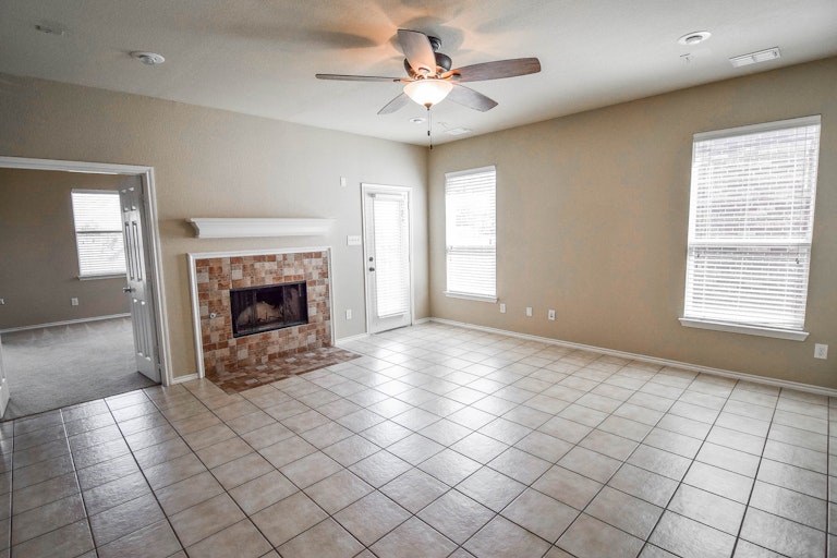 Photo 9 of 37 - 519 Wolf Dr, Forney, TX 75126