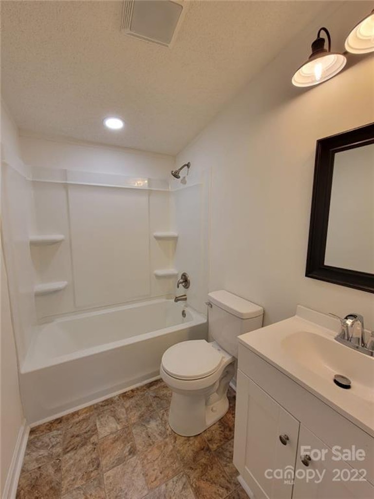 Photo 21 of 28 - 6036 Frazier Dr, Davidson, NC 28036