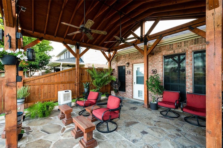 Photo 6 of 35 - 10304 Fossil Valley Dr, Fort Worth, TX 76131