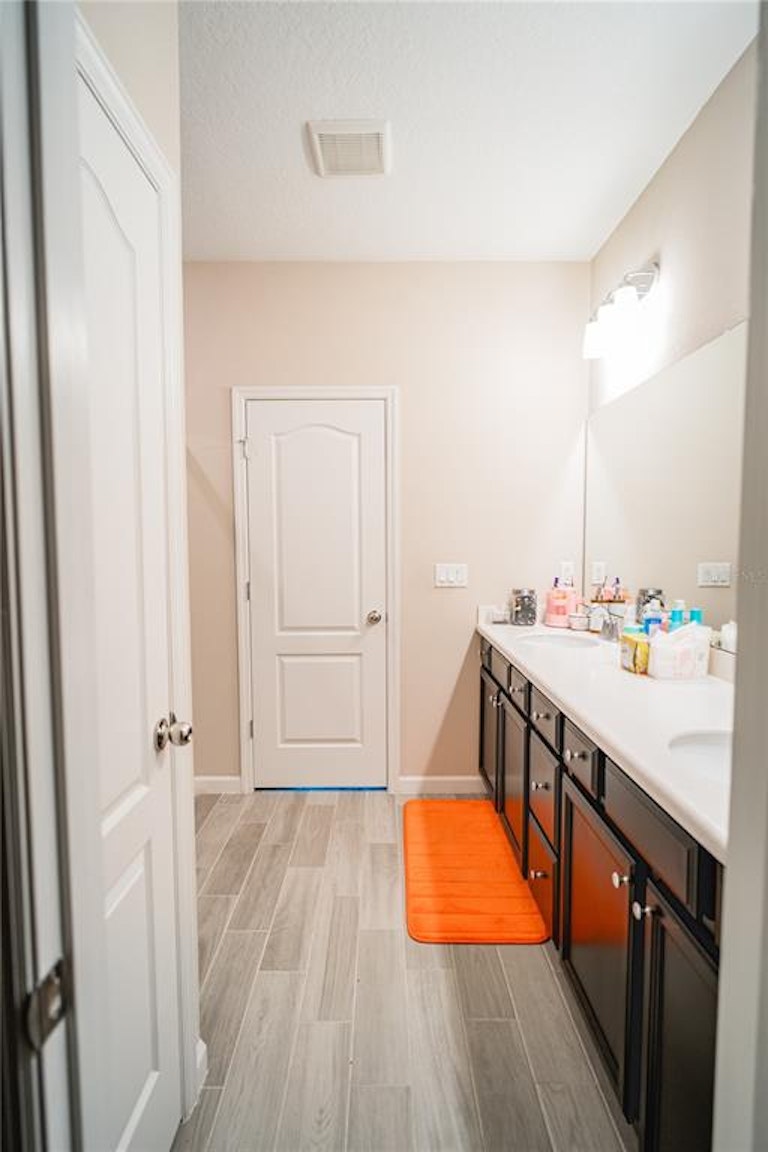 Photo 17 of 48 - 9689 Lemon Grass Ln, Jacksonville, FL 32219