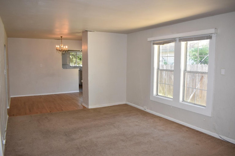 Photo 4 of 23 - 217 Los Vegas Ave, Roseville, CA 95678