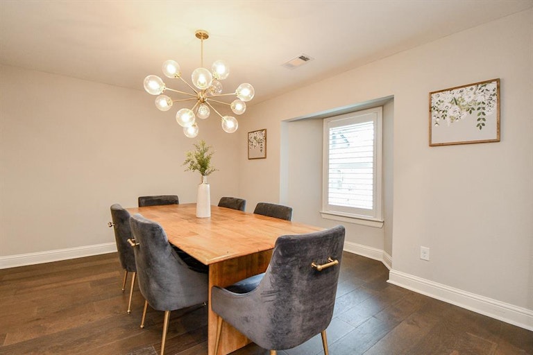Photo 9 of 49 - 5402 Rutherglenn Dr, Houston, TX 77096