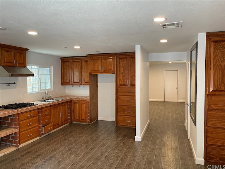 Photo 4 of 15 - 4246 S Grand Ave, Los Angeles, CA 90037