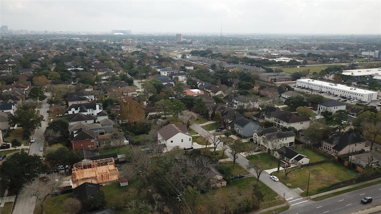 Photo 8 of 12 - 4626 Maple St, Bellaire, TX 77401