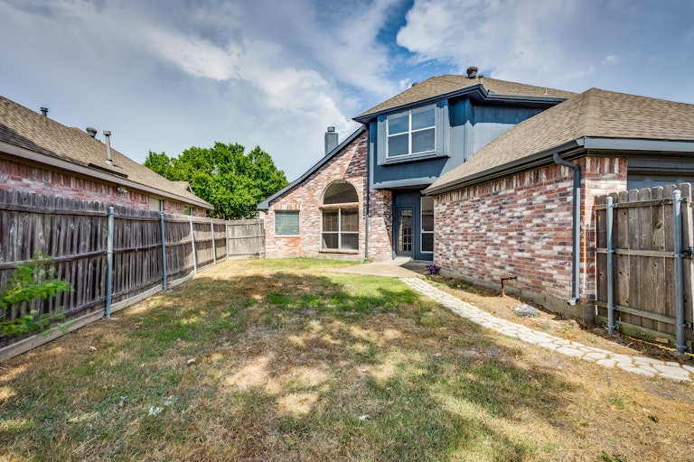 Photo 5 of 27 - 1333 Clear Creek Dr, Mesquite, TX 75181