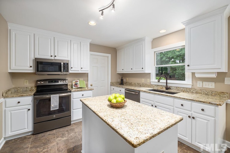 Photo 13 of 41 - 204 Merry Hill Dr, Cary, NC 27518