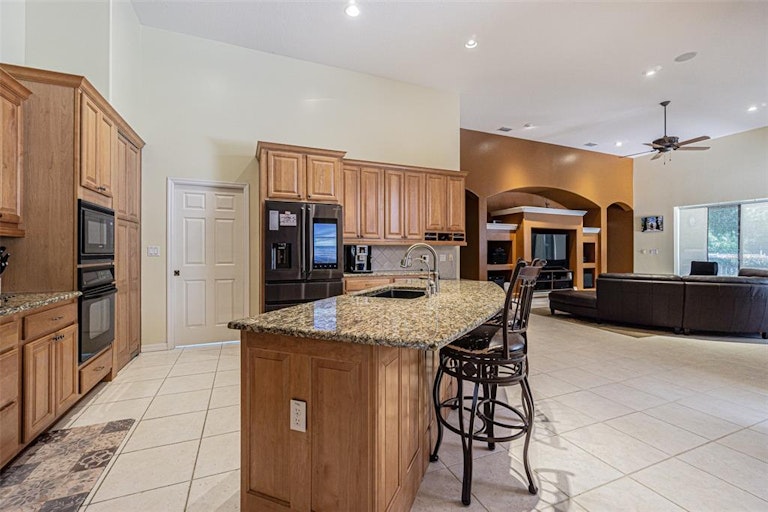Photo 9 of 36 - 1462 Kensington Woods Dr, Lutz, FL 33549