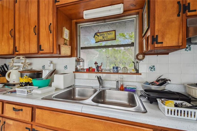 Photo 53 of 84 - 11718 N Ola Ave, Tampa, FL 33612
