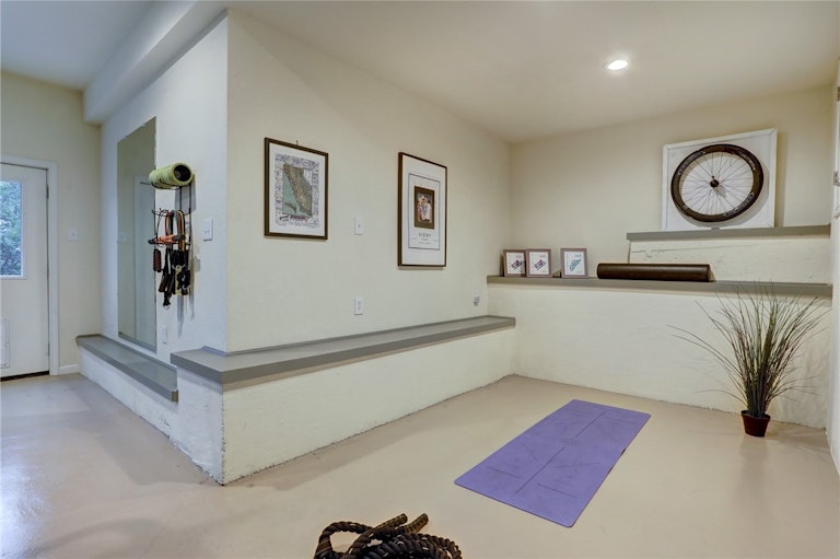 Photo 33 of 40 - 6301 Mountainclimb Dr, Austin, TX 78731
