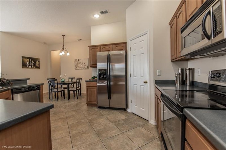 Photo 6 of 23 - 8416 Lake Waverly Ln, Orlando, FL 32829