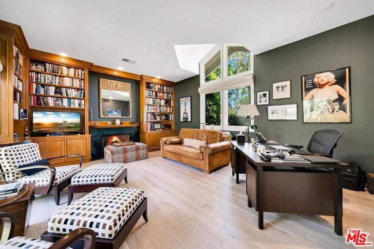 Photo 9 of 43 - 11706 Chaparal St, Los Angeles, CA 90049