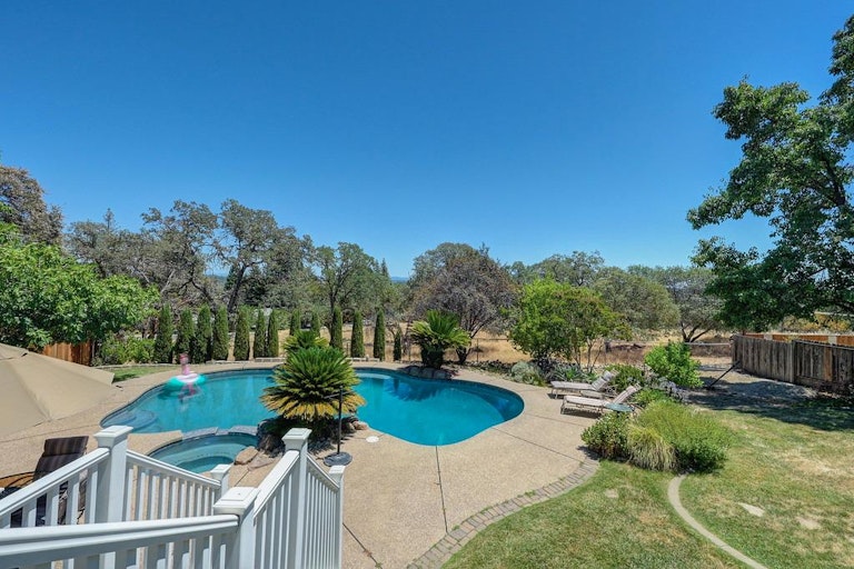 Photo 4 of 41 - 405 Riverview Dr, Auburn, CA 95603
