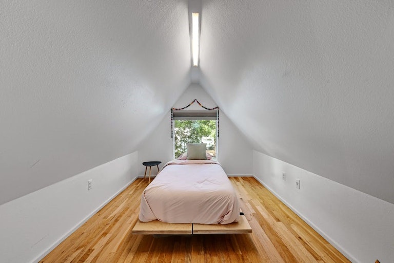Photo 23 of 28 - 1207 Alta Vista Ave, Austin, TX 78704