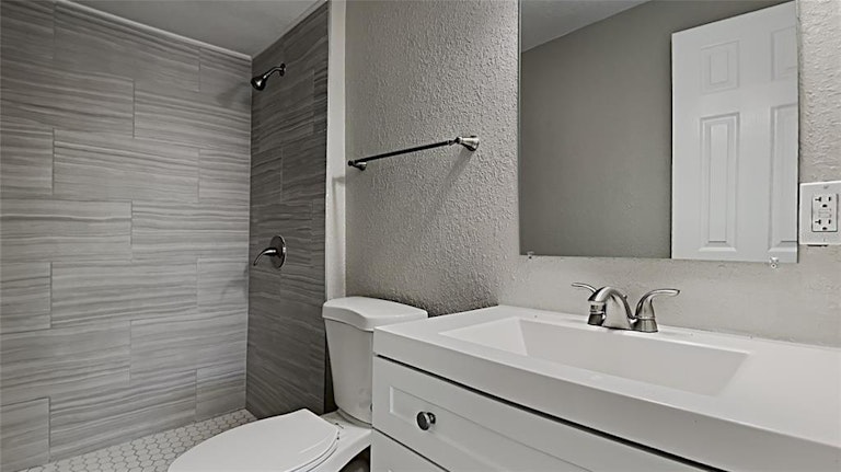 Photo 9 of 19 - 5830 Denver St NE, Saint Petersburg, FL 33703