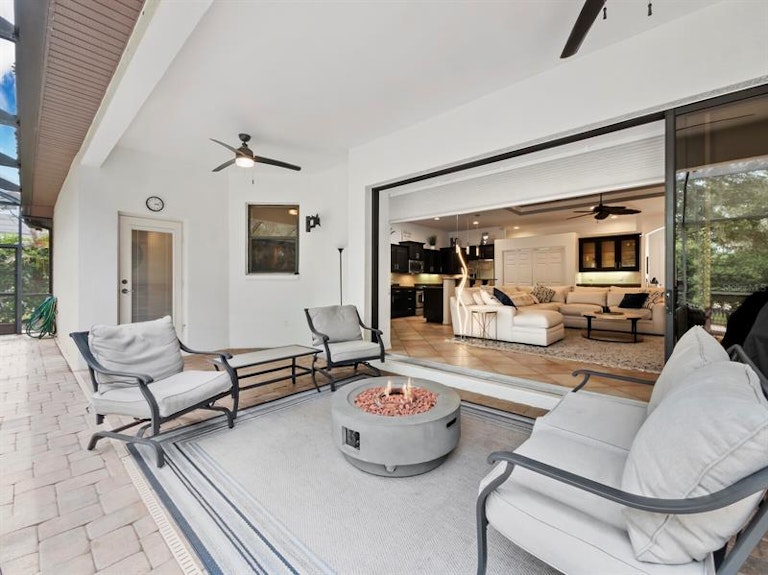 Photo 16 of 34 - 5349 Anthony Ln, Sarasota, FL 34233