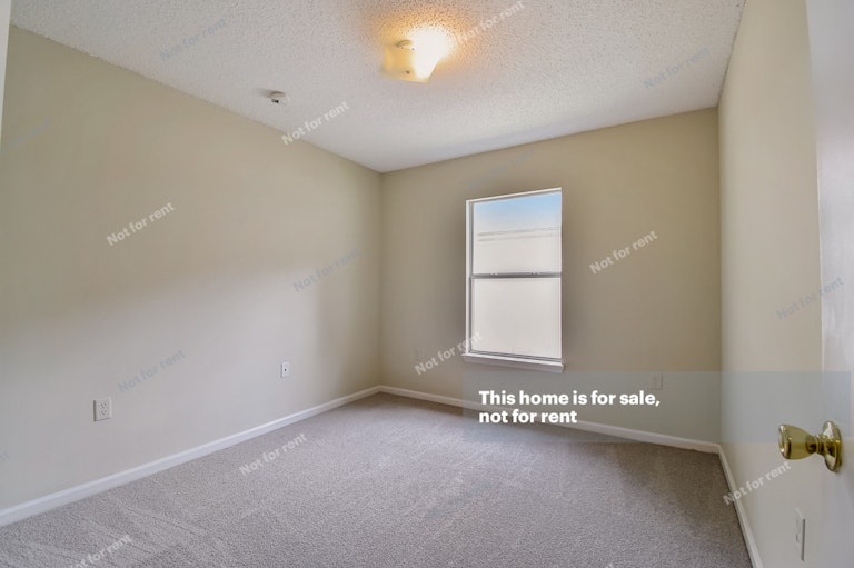 Photo 24 of 30 - 574 Chancellor Dr W, Jacksonville, FL 32225