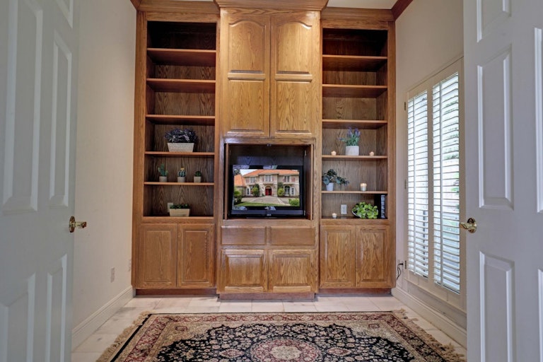 Photo 9 of 48 - 4314 Hale Ranch Ln, Fair Oaks, CA 95628