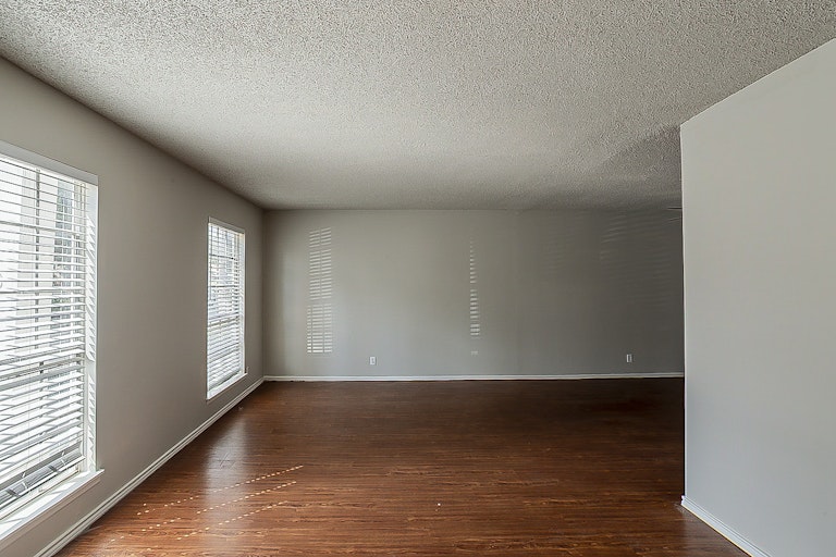 Photo 8 of 20 - 1324 Klondike St, San Antonio, TX 78245