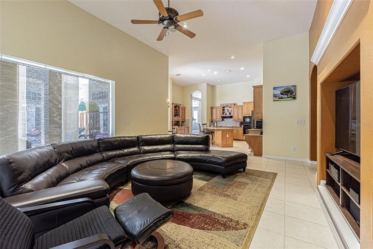 Photo 15 of 36 - 1462 Kensington Woods Dr, Lutz, FL 33549