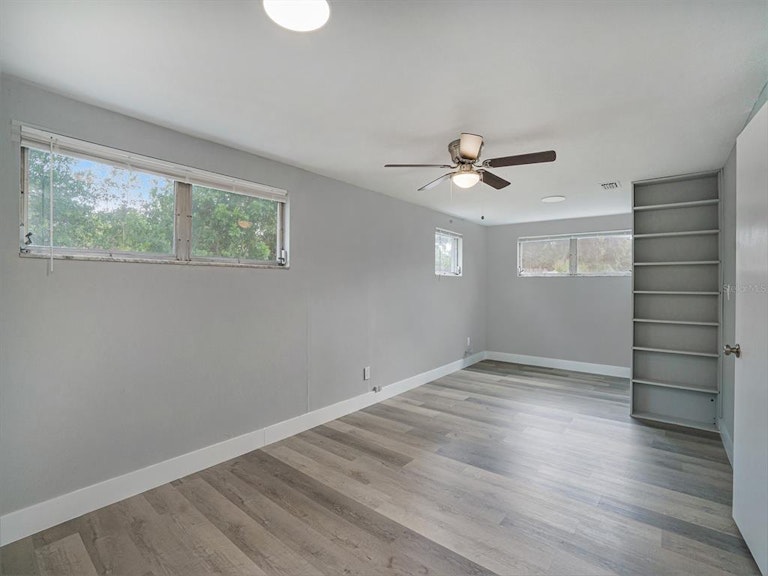 Photo 13 of 24 - 5230 87th Ter N, Pinellas Park, FL 33782