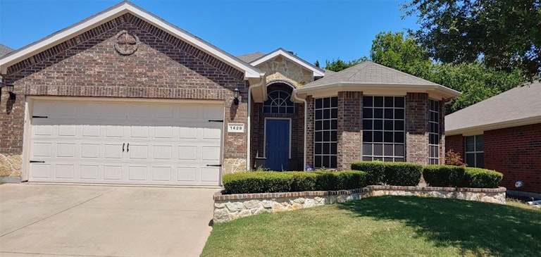 Photo 1 of 15 - 1428 Melanie Trl, Midlothian, TX 76065