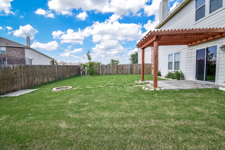 Photo 35 of 37 - 1701 Grassy View Dr, Fort Worth, TX 76131