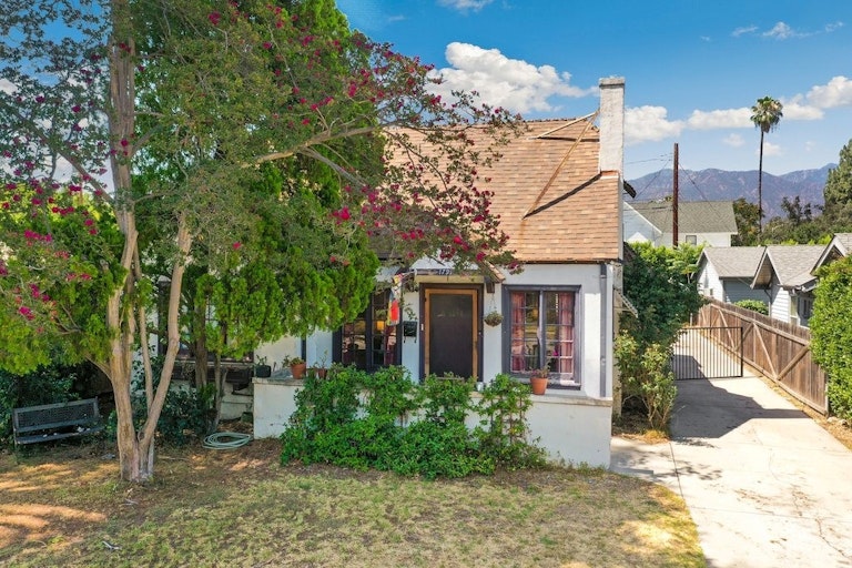 Photo 28 of 38 - 1791 Rose Villa St, Pasadena, CA 91106