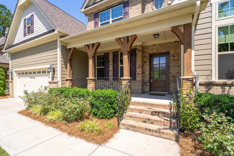 Photo 2 of 42 - 433 Belle Gate Pl, Cary, NC 27519