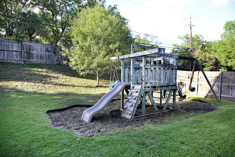 Photo 35 of 38 - 5825 N Hills Dr, North Richland Hills, TX 76117