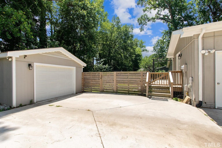 Photo 28 of 30 - 5313 Old Forge Cir, Raleigh, NC 27609