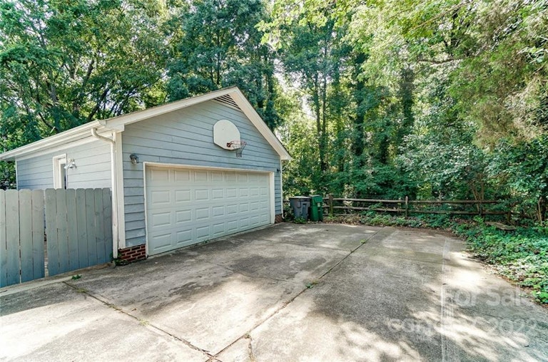 Photo 42 of 46 - 6538 Dougherty Dr, Charlotte, NC 28213