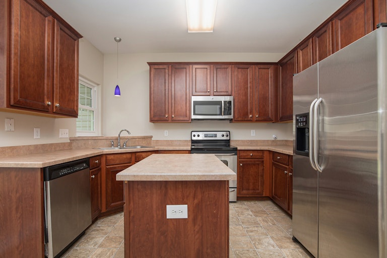 Photo 2 of 17 - 3107 Golden Dale Ln, Charlotte, NC 28262