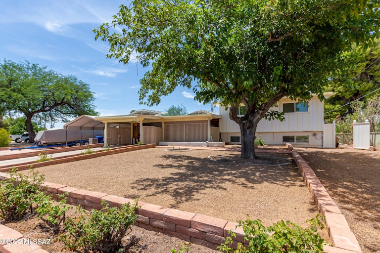 Photo 3 of 45 - 712 S Kenyon Ct, Tucson, AZ 85710